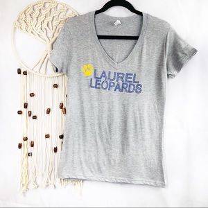 Gray V-Neck Bling Laurel Leopards Tee Size Large